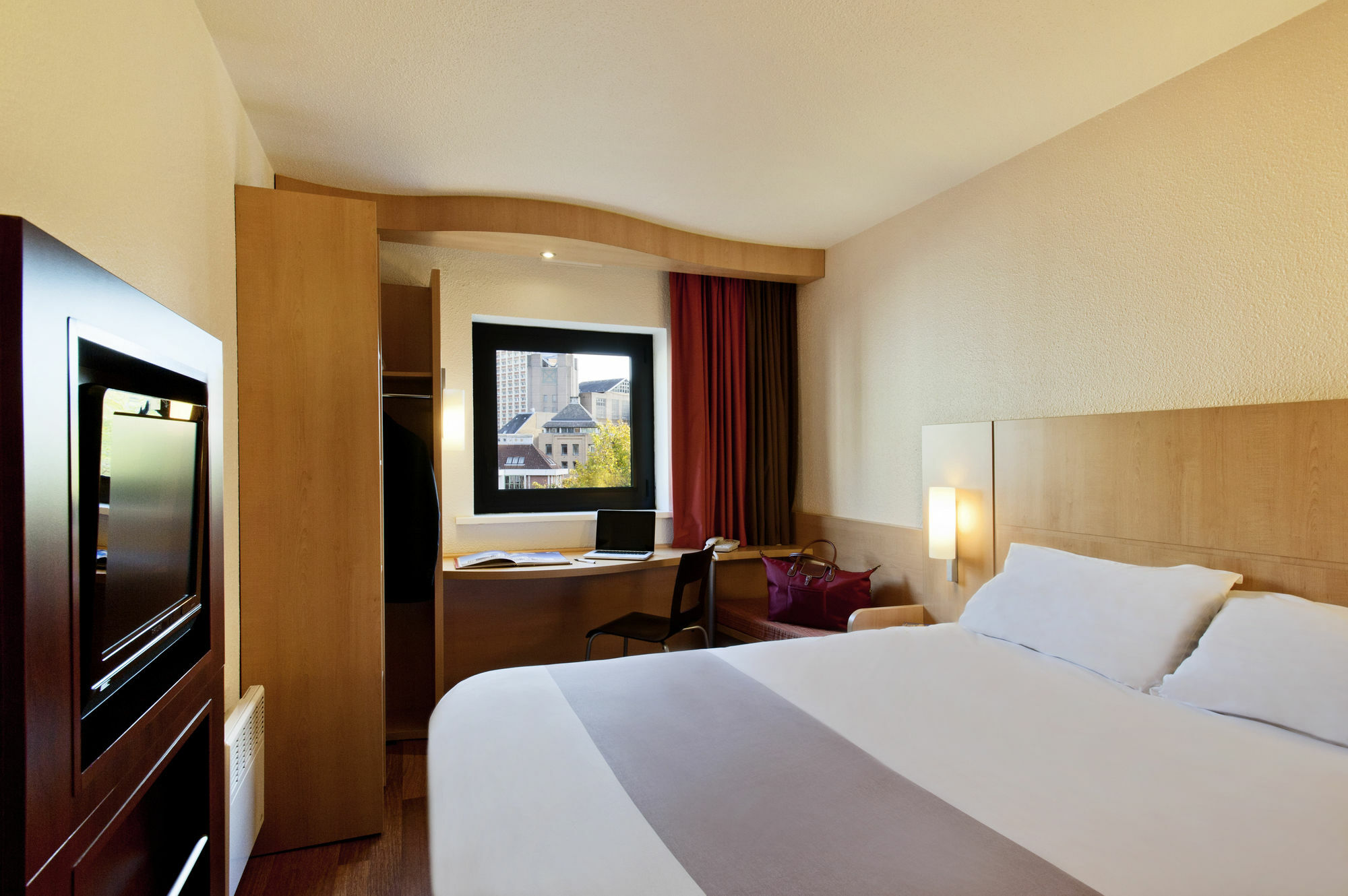 B&B Hôtel Calais Terminal Cité Europe 3 étoiles Coquelles Exterior foto